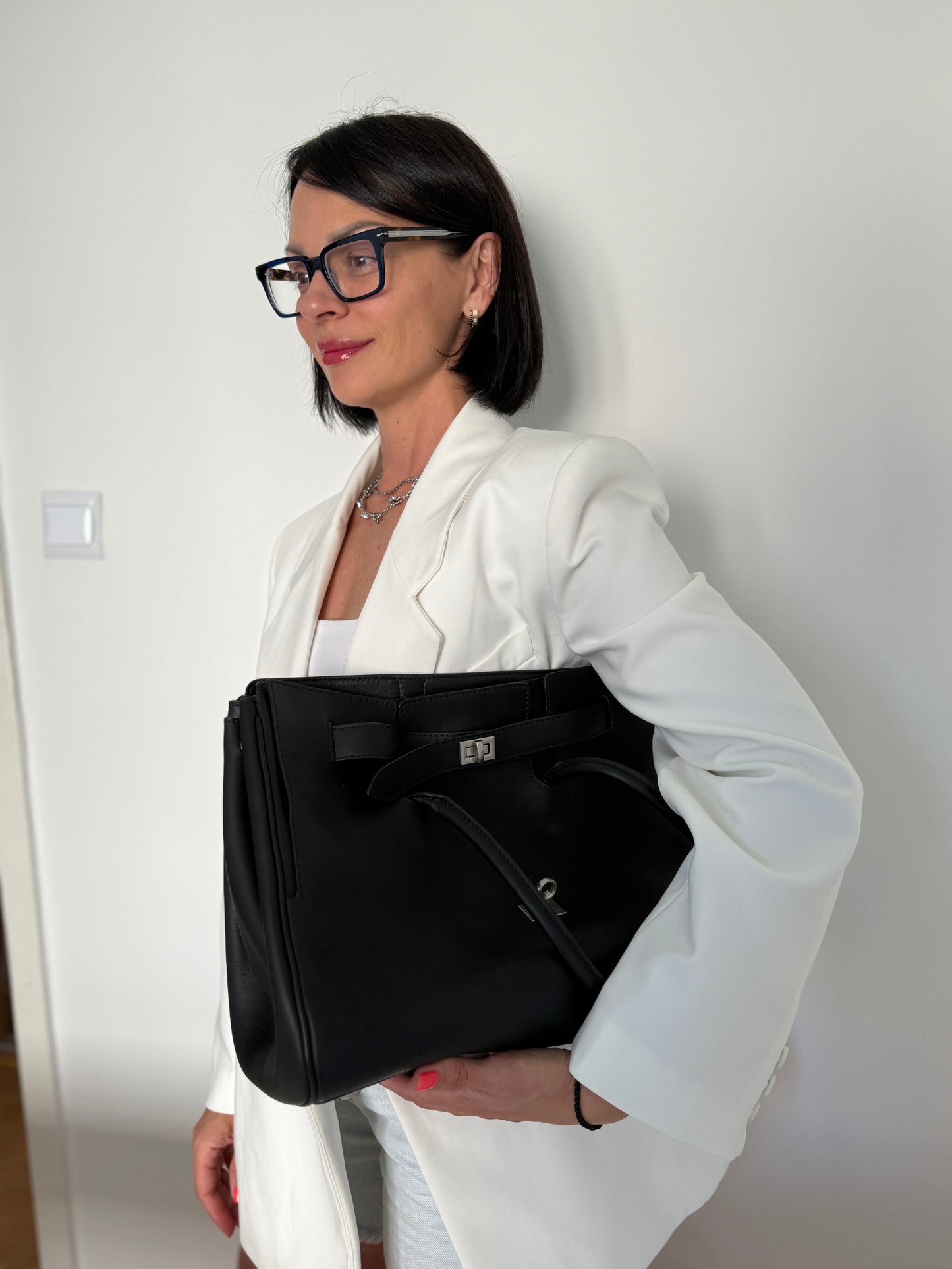 NIKOLÈ Icon Tote – Black Leather Work Bag | Elegant Structured Tote