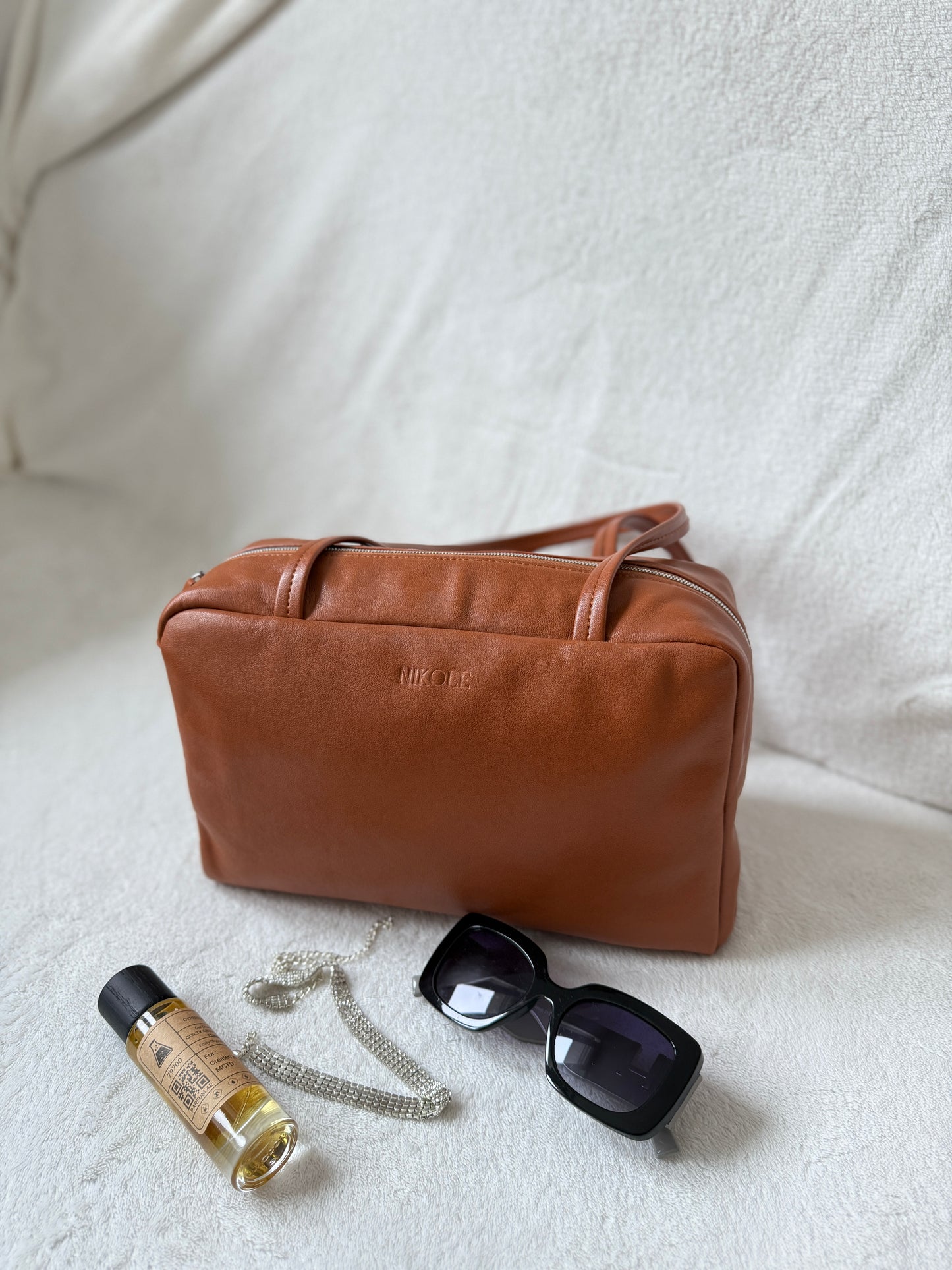 NIKOLÉ Leather Bag – Elegance in Caramel Brown