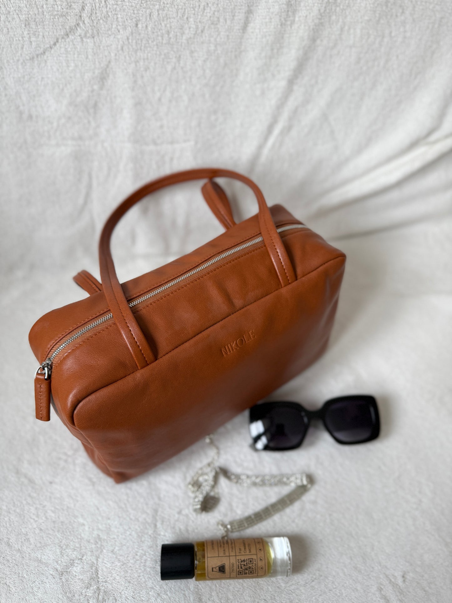 NIKOLÉ Leather Bag – Elegance in Caramel Brown