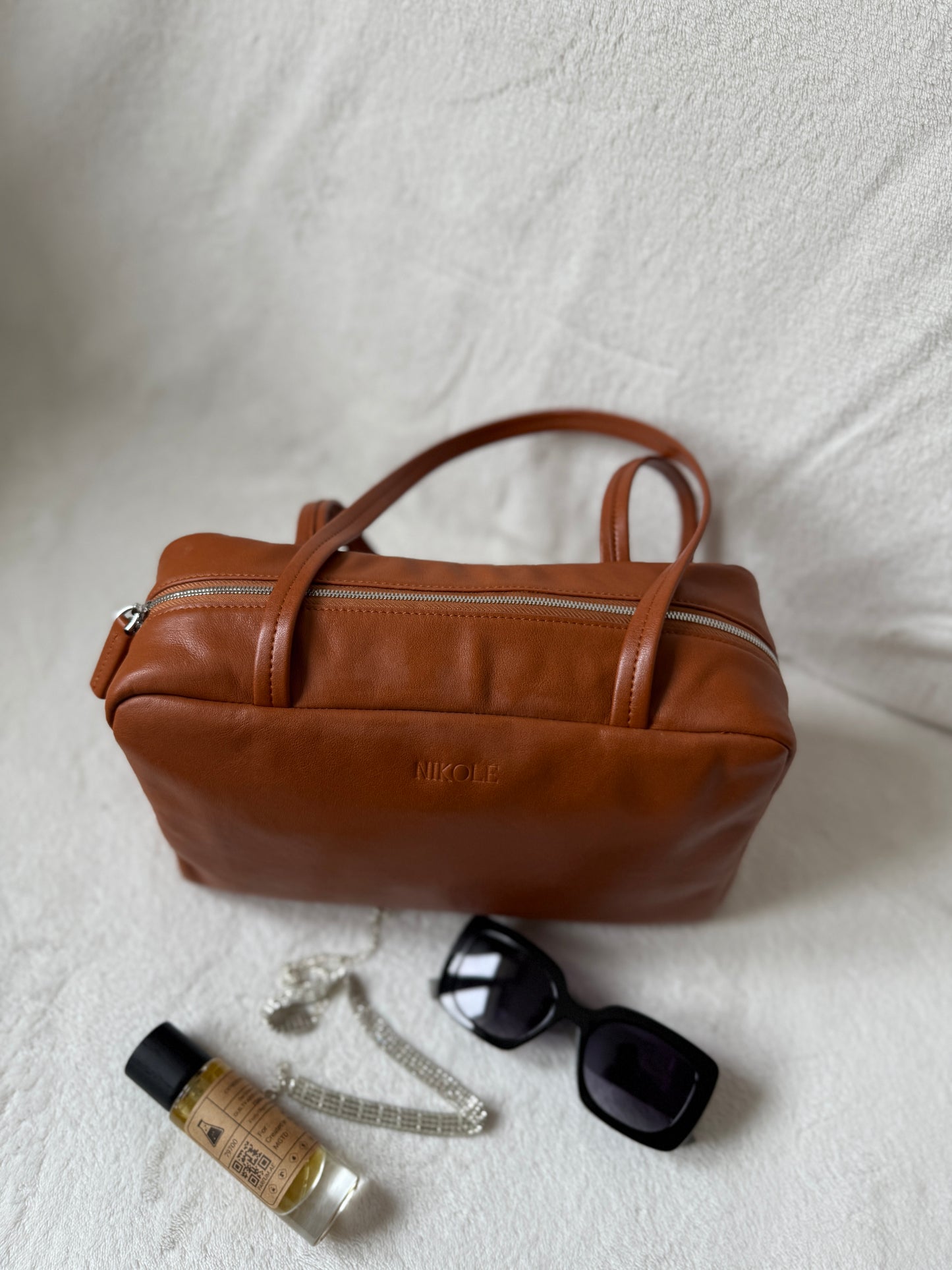 NIKOLÉ Leather Bag – Elegance in Caramel Brown