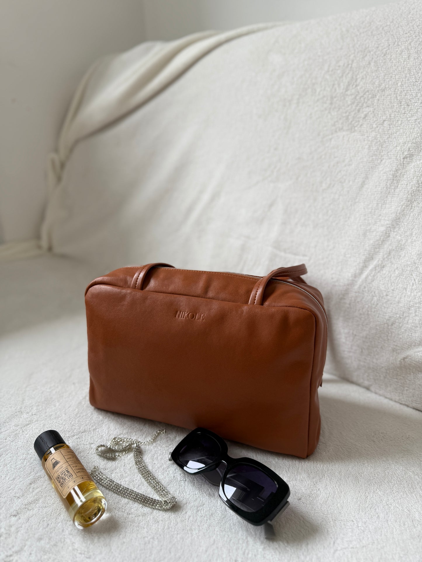NIKOLÉ Leather Bag – Elegance in Caramel Brown