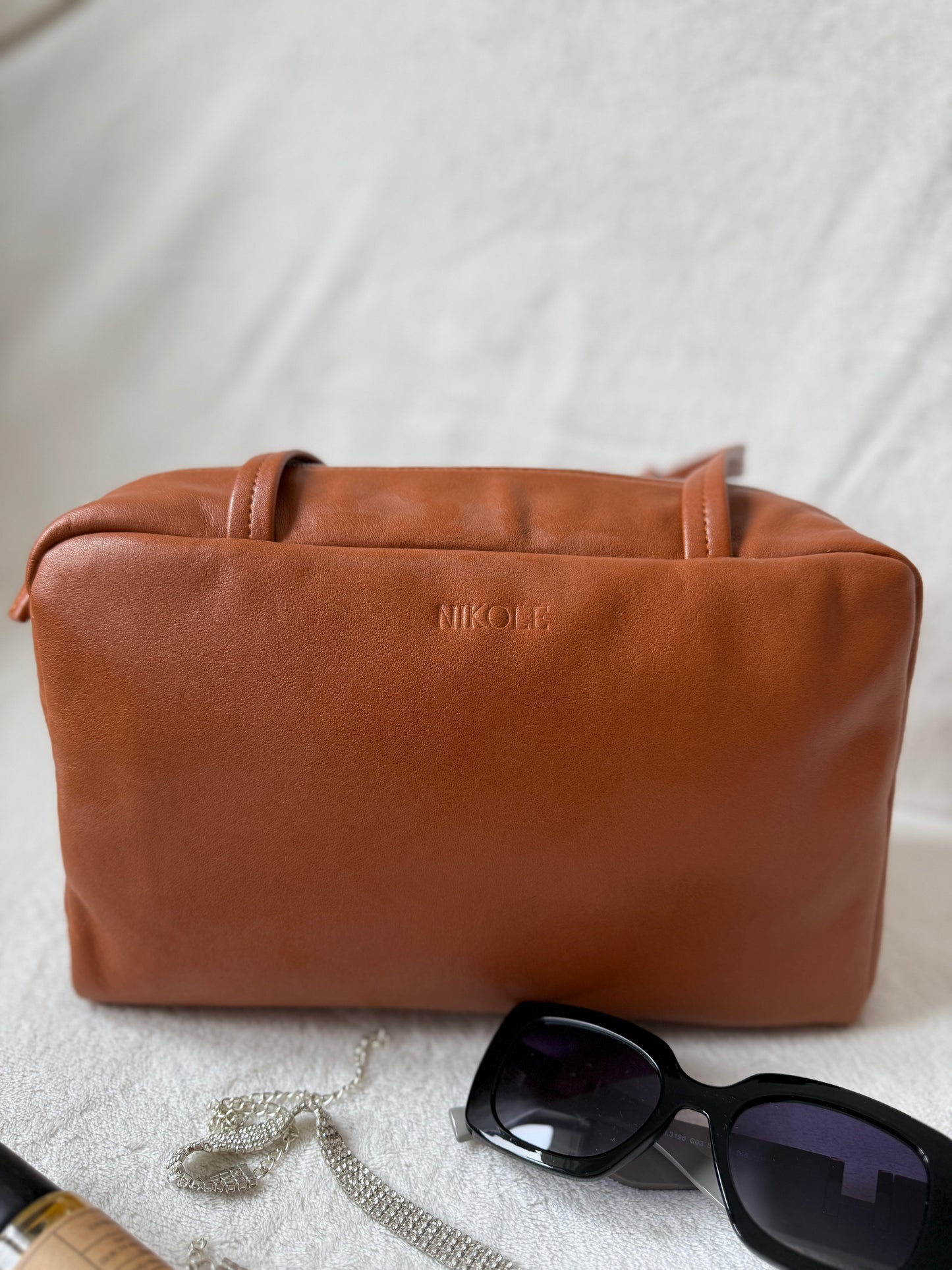 NIKOLÉ Leather Bag – Elegance in Caramel Brown