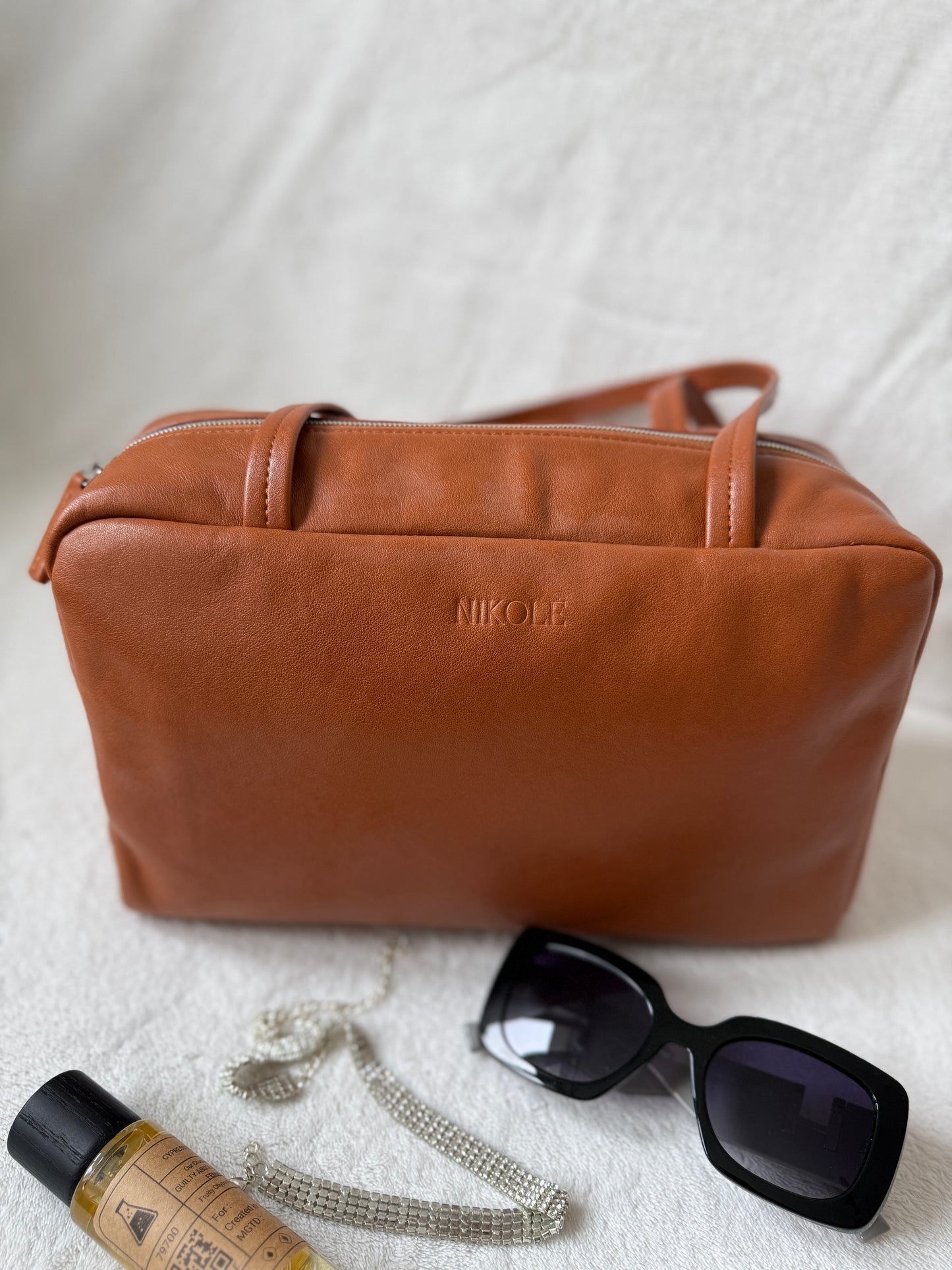 NIKOLÉ Leather Bag – Elegance in Caramel Brown