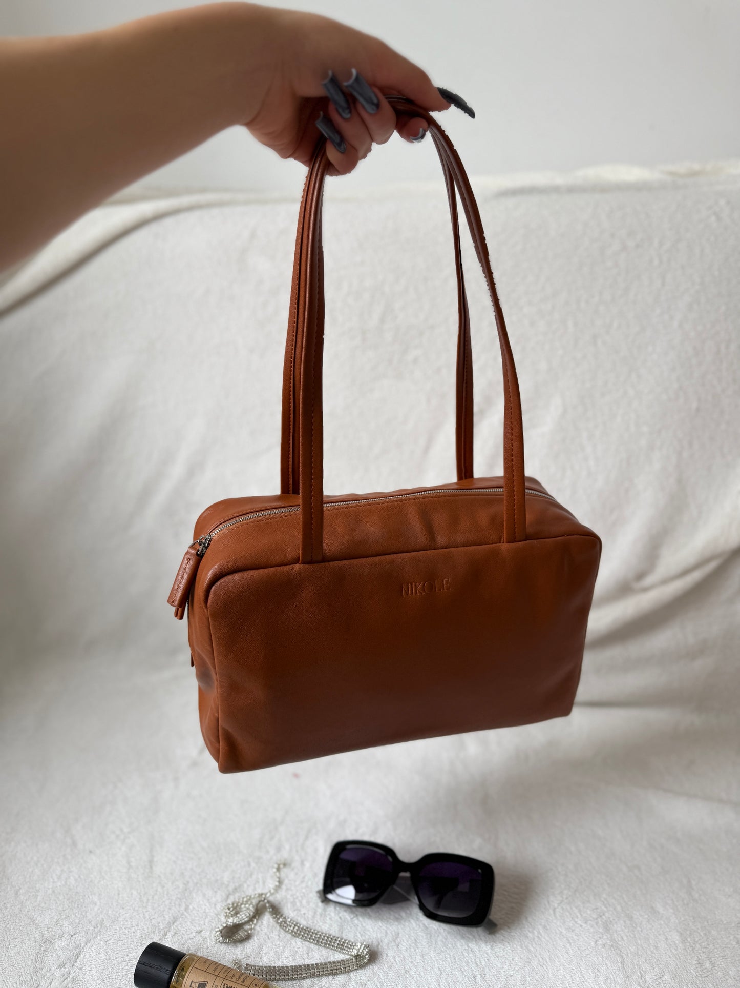 NIKOLÉ Leather Bag – Elegance in Caramel Brown
