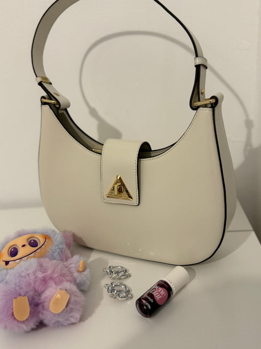 NOA Leather Shoulder Bag – Timeless Elegance for Every Day