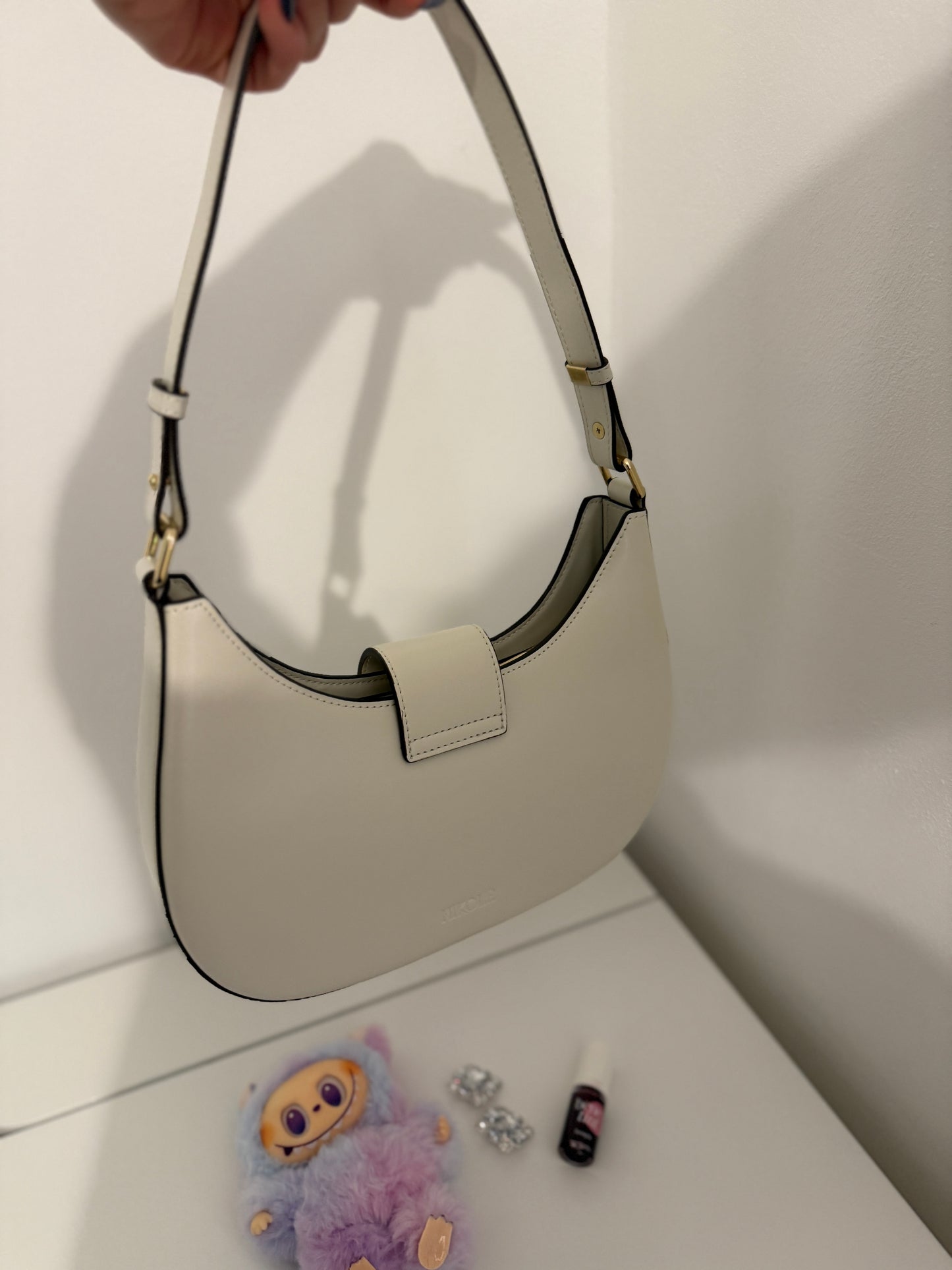 NOA Leather Shoulder Bag – Timeless Elegance for Every Day