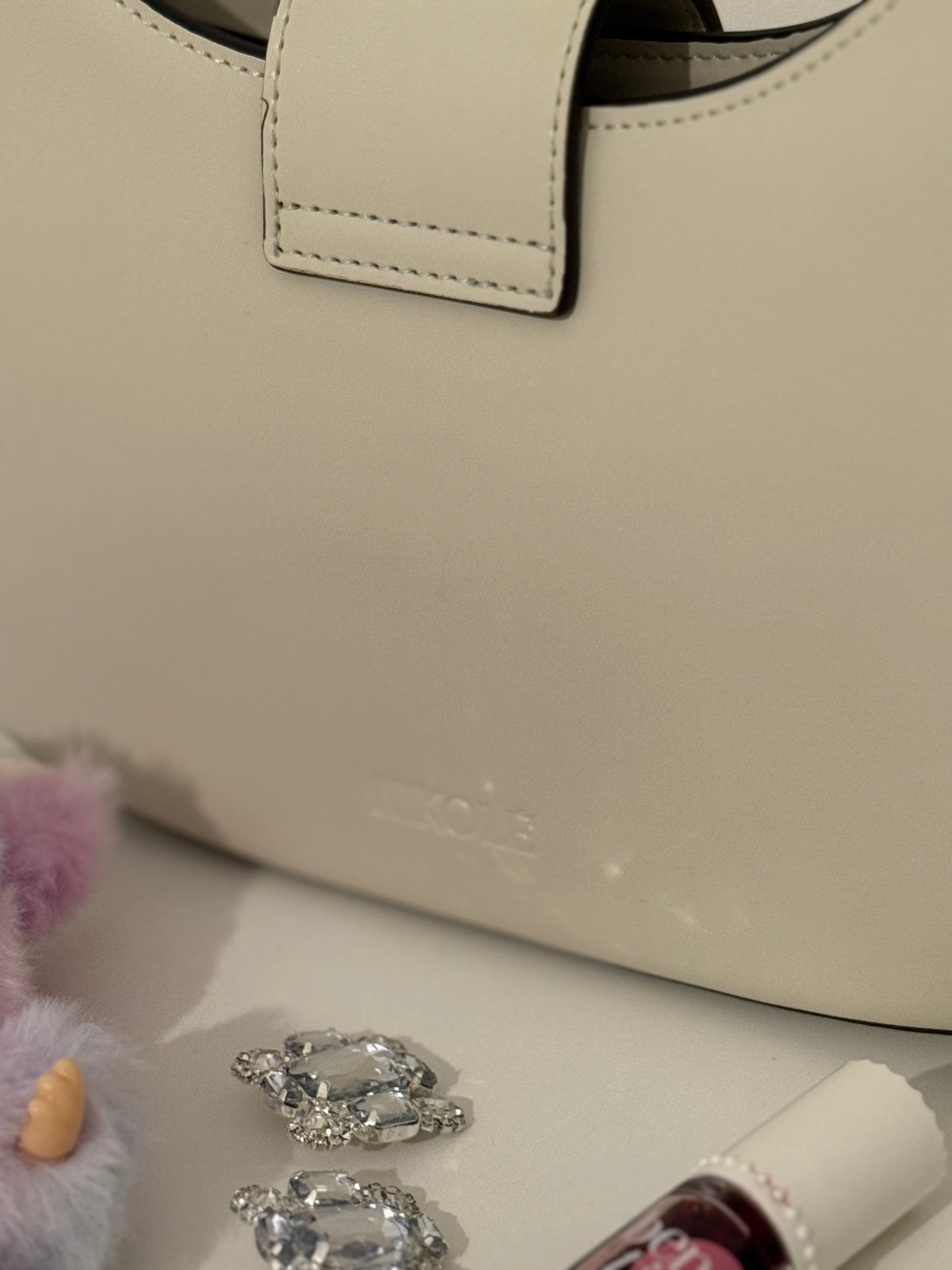 NOA Leather Shoulder Bag – Timeless Elegance for Every Day