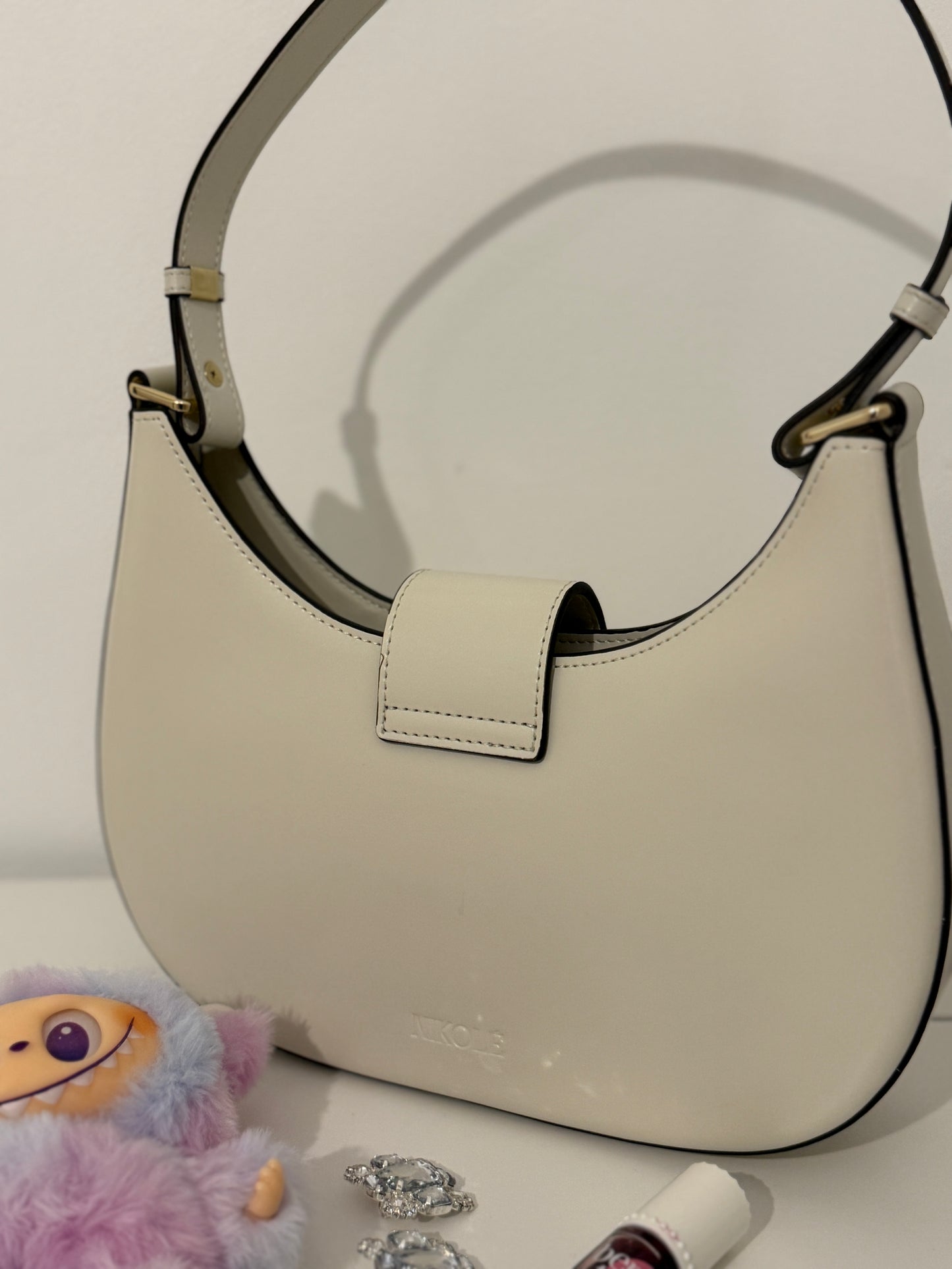 NOA Leather Shoulder Bag – Timeless Elegance for Every Day