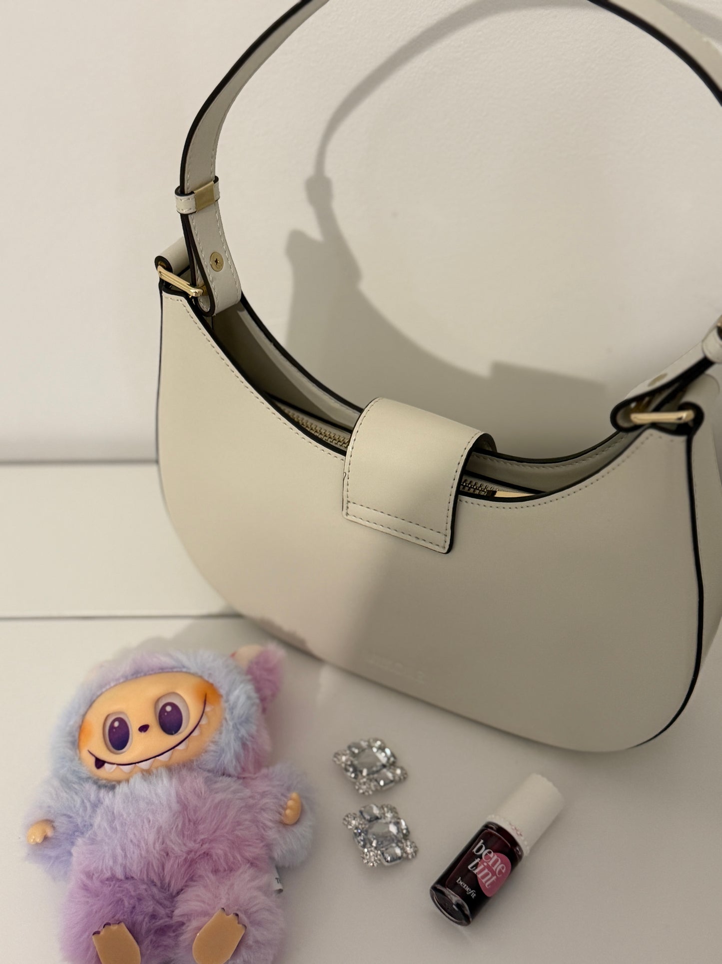 NOA Leather Shoulder Bag – Timeless Elegance for Every Day
