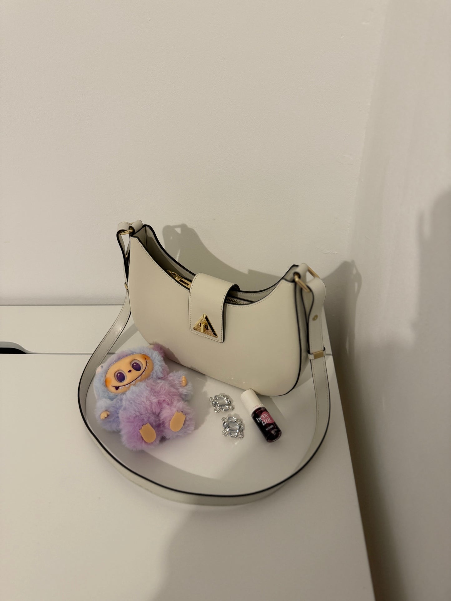 NOA Leather Shoulder Bag – Timeless Elegance for Every Day