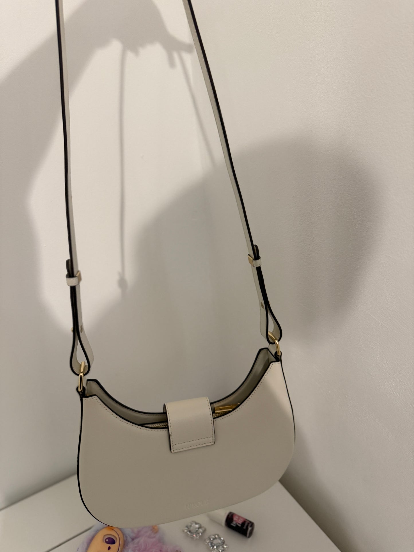 NOA Leather Shoulder Bag – Timeless Elegance for Every Day