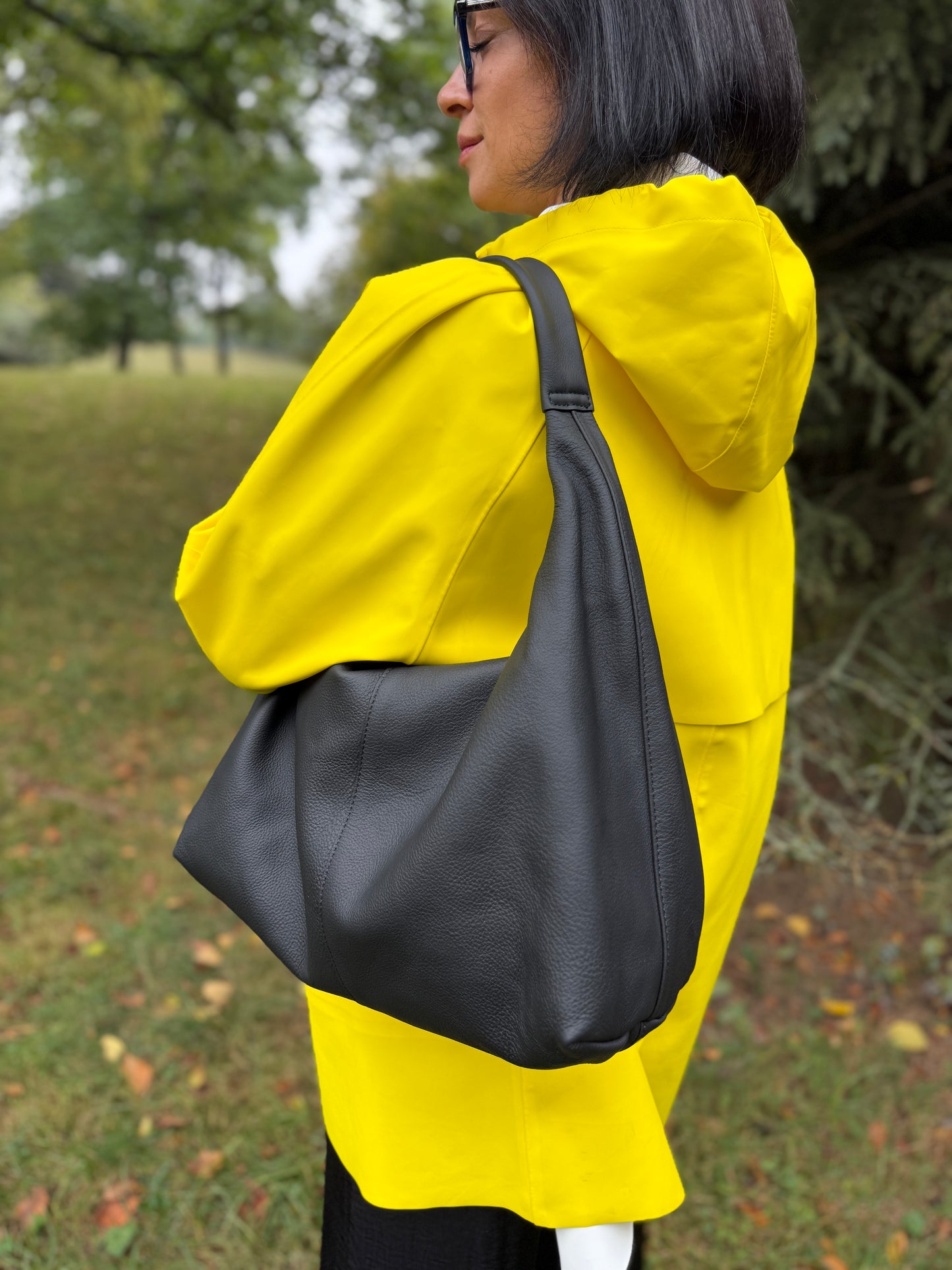 Skórzana torebka na ramię z podszewką – elegancka na co dzień