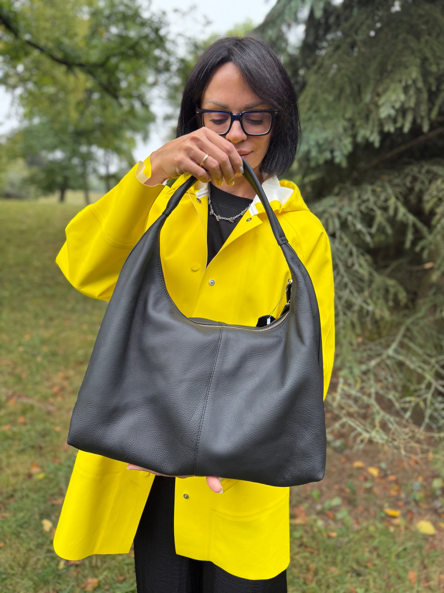 Skórzana torebka na ramię z podszewką – elegancka na co dzień