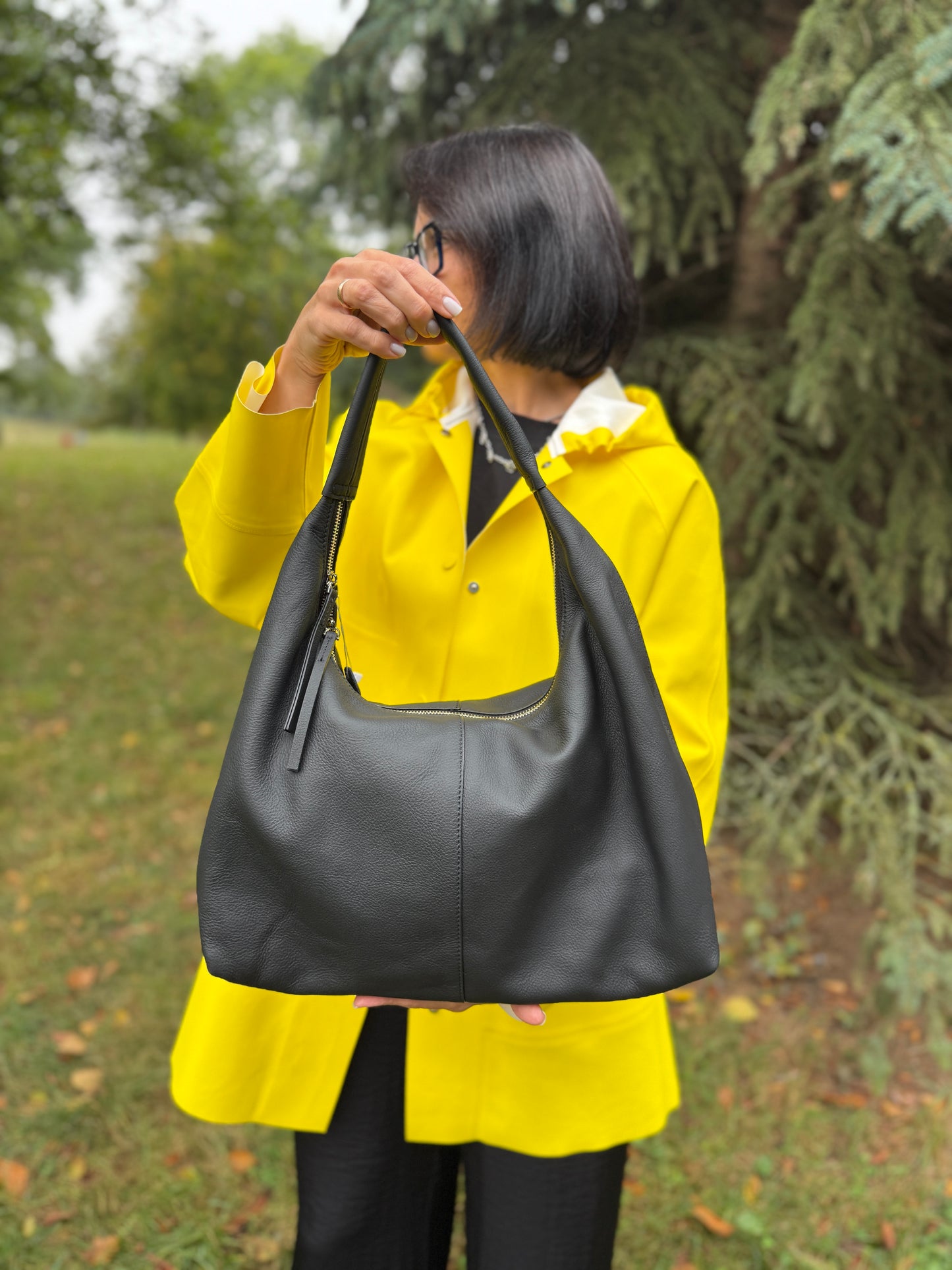 Skórzana torebka na ramię z podszewką – elegancka na co dzień