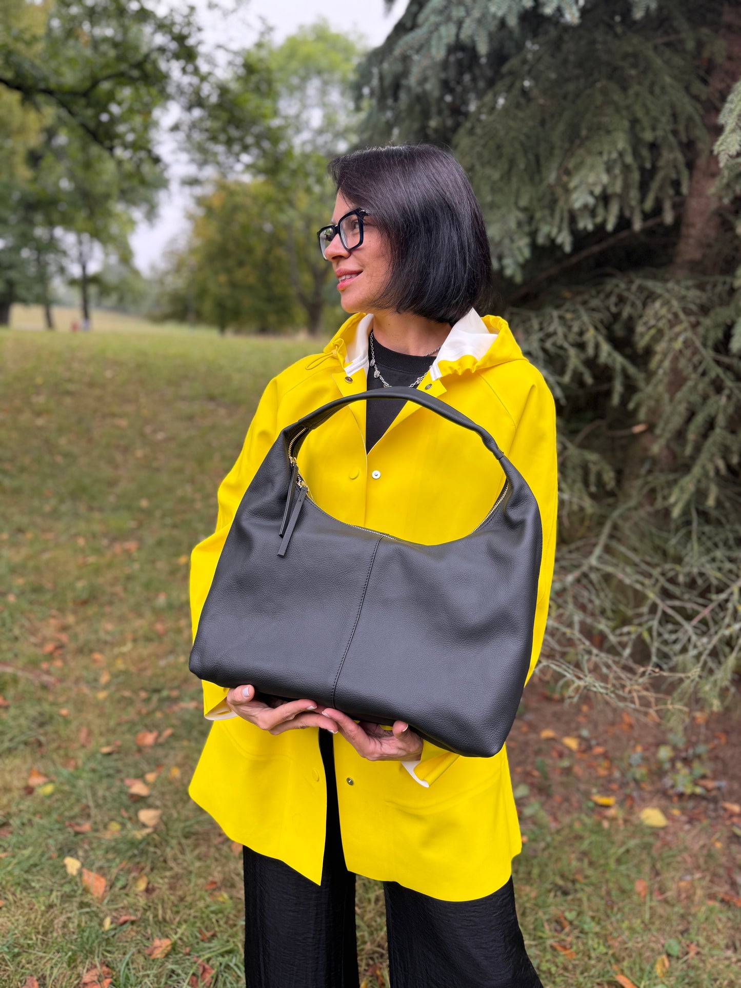 Skórzana torebka na ramię z podszewką – elegancka na co dzień