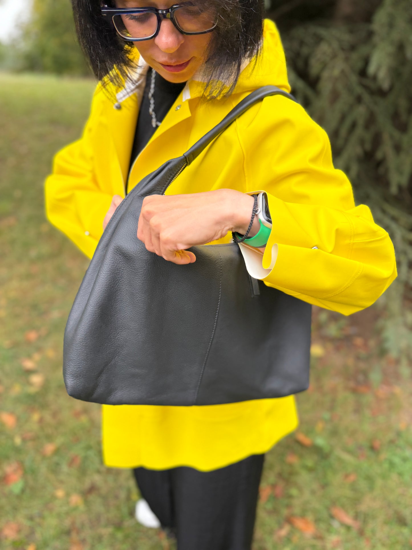 Skórzana torebka na ramię z podszewką – elegancka na co dzień