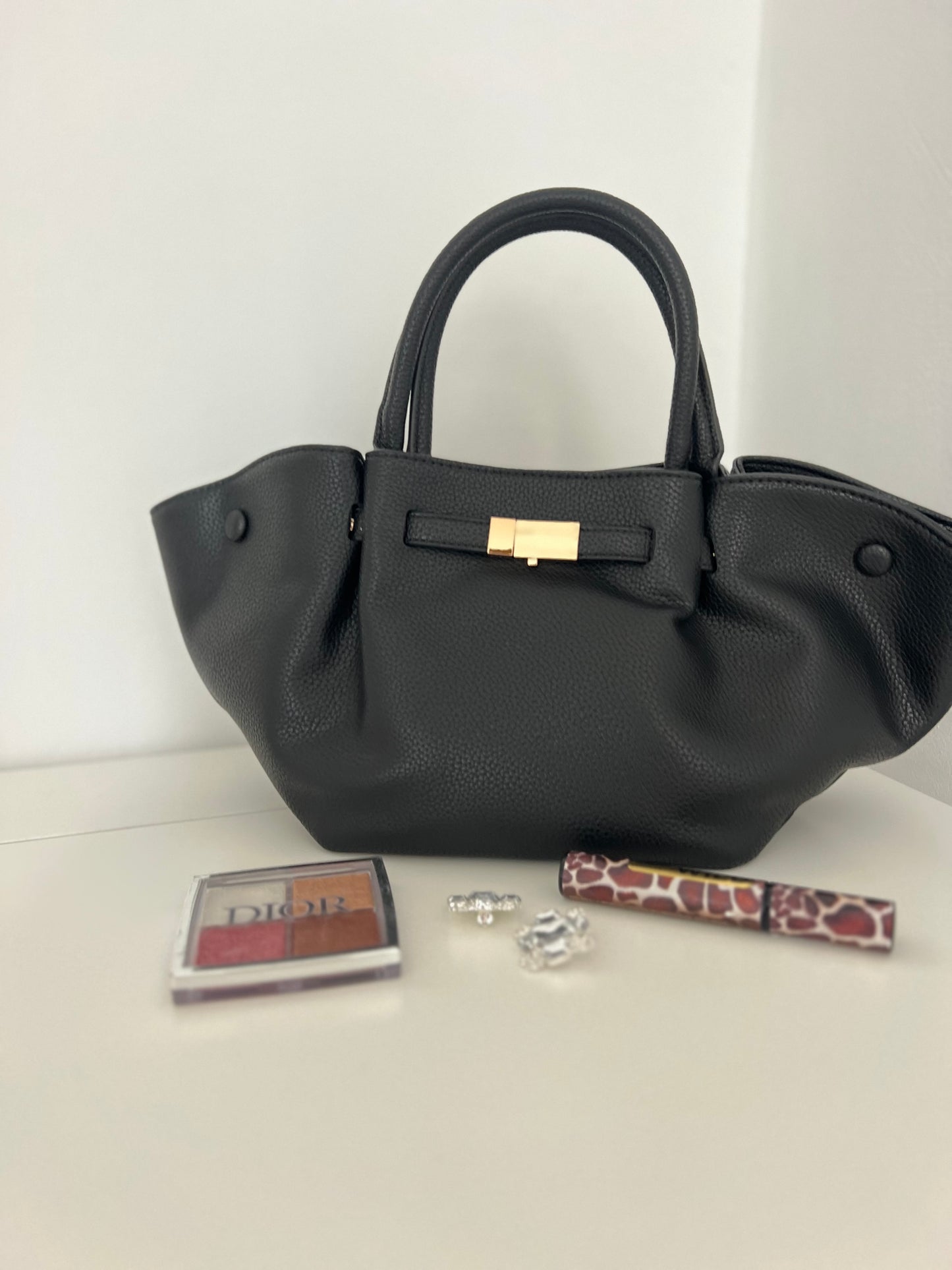 NIKOLÉ Leather Bag – The Classic in Black