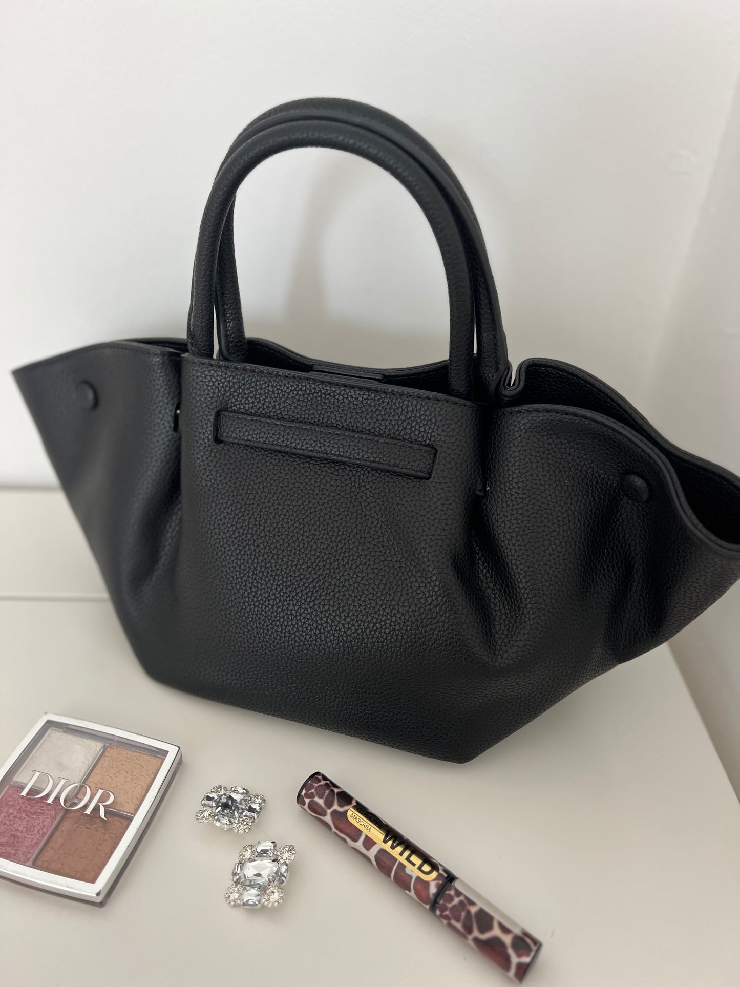 NIKOLÉ Leather Bag – The Classic in Black