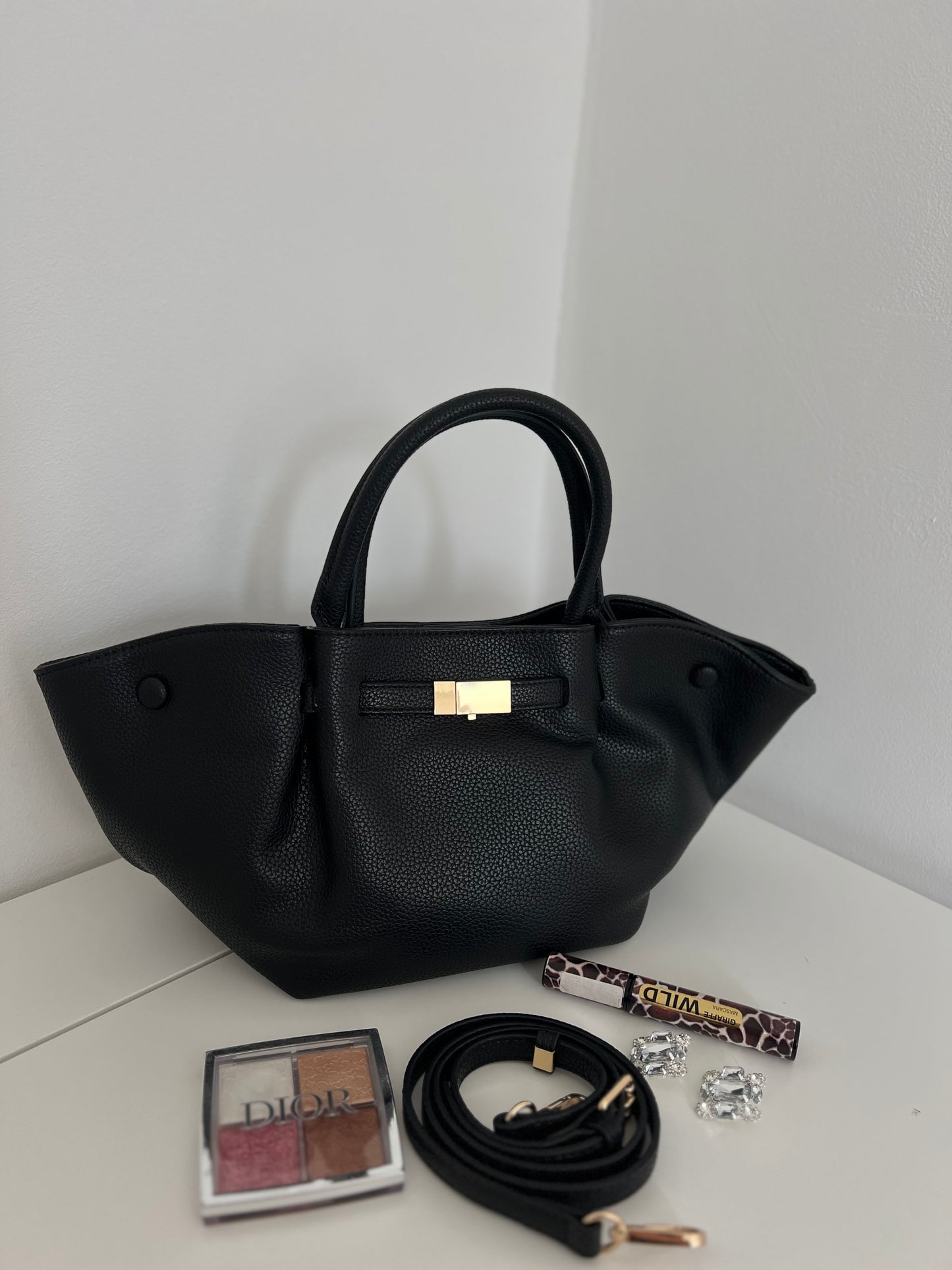 NIKOLÉ Leather Bag – The Classic in Black