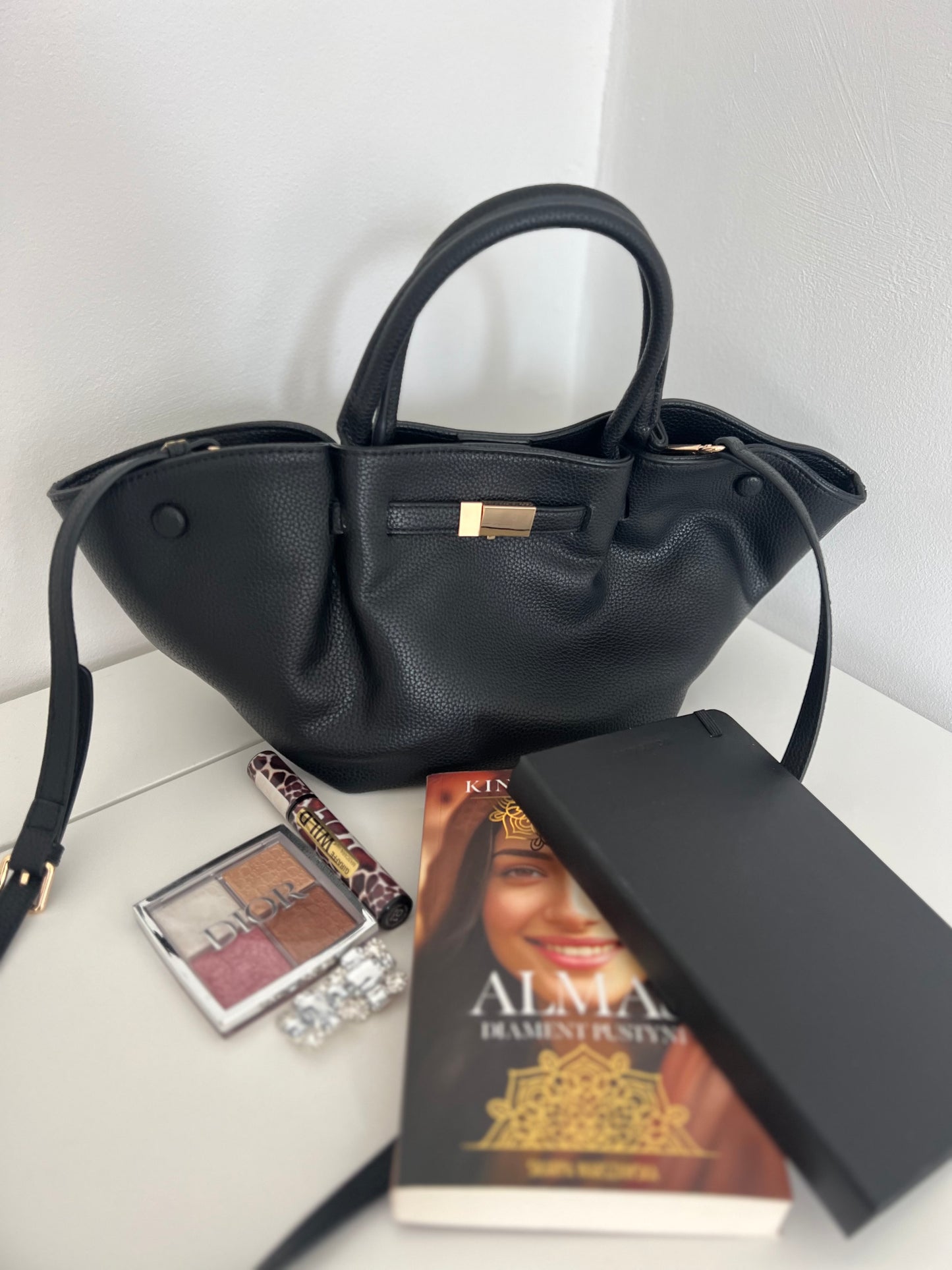 NIKOLÉ Leather Bag – The Classic in Black