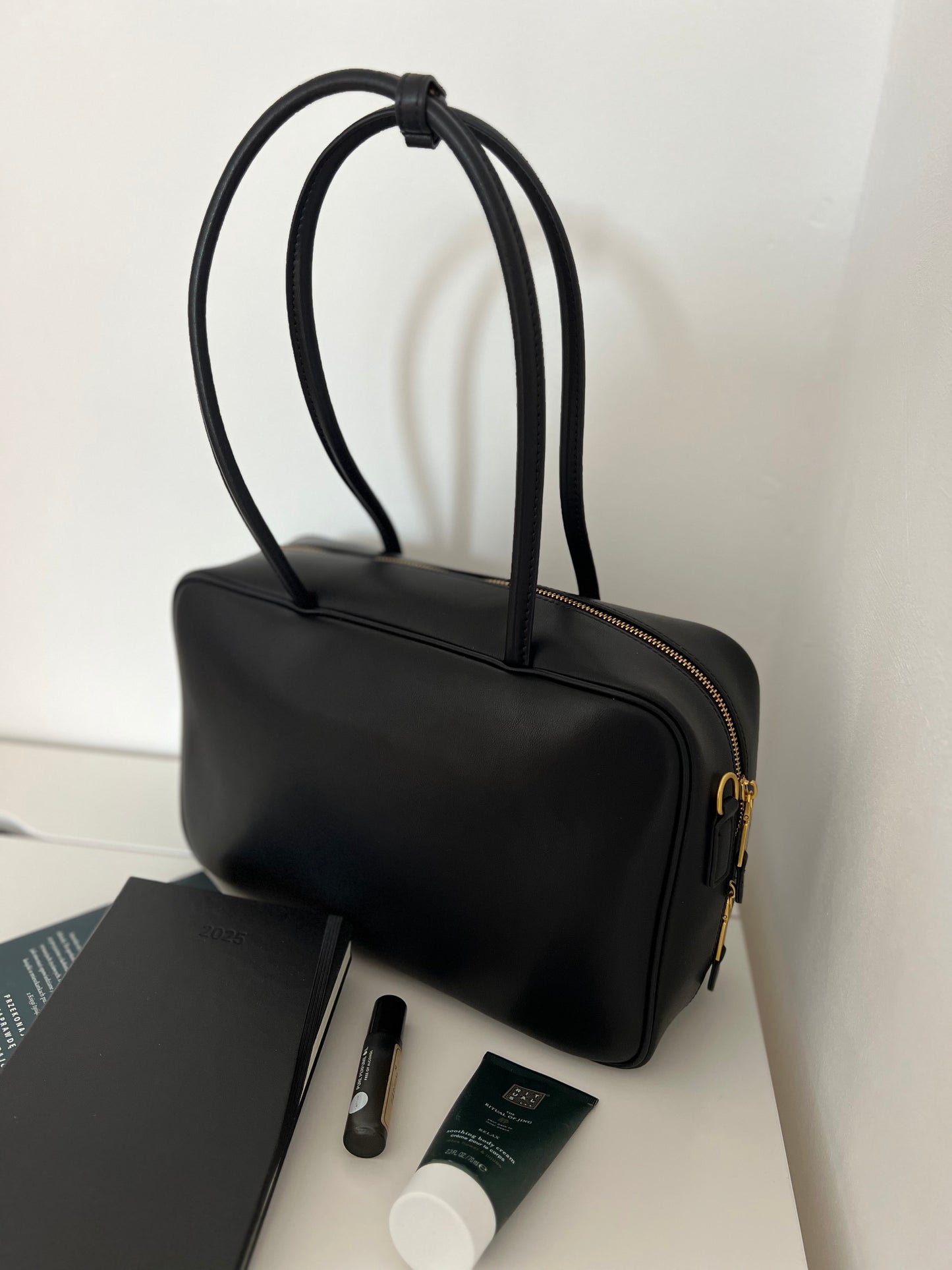 NIKOLÉ Leather Bag – Elegance in Black