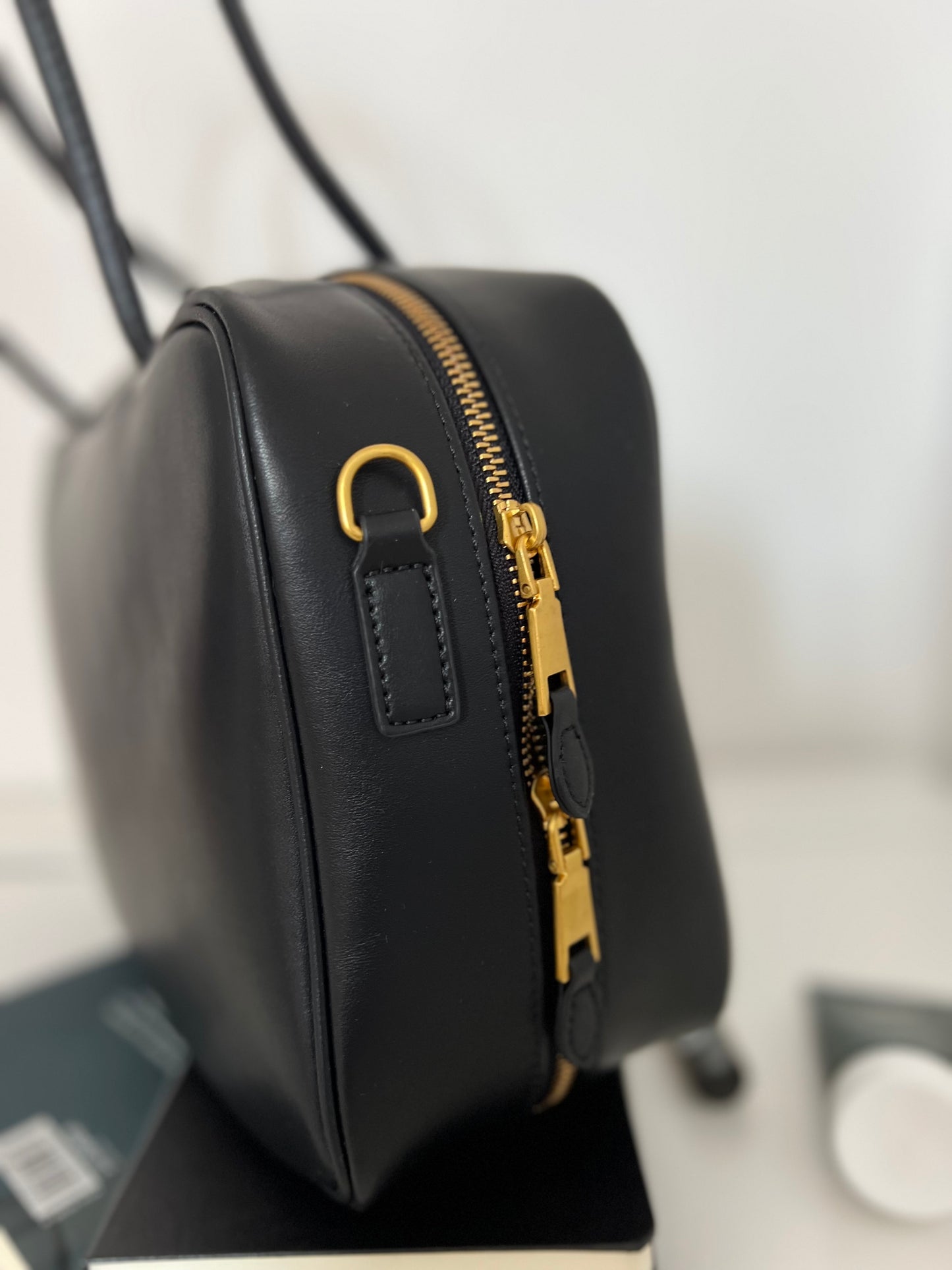 NIKOLÉ Leather Bag – Elegance in Black