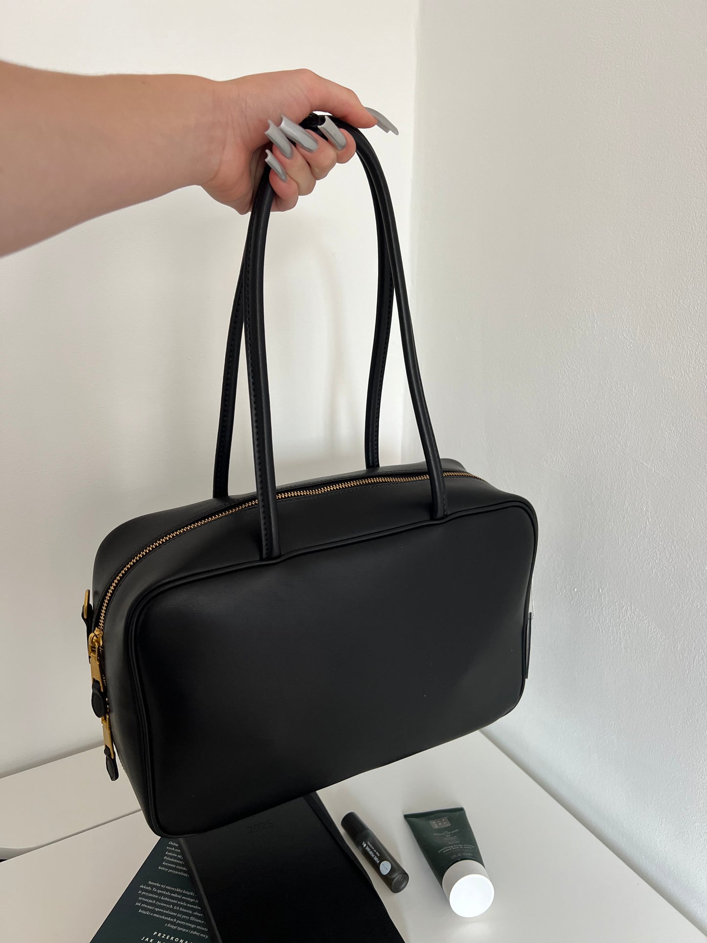 NIKOLÉ Leather Bag – Elegance in Black