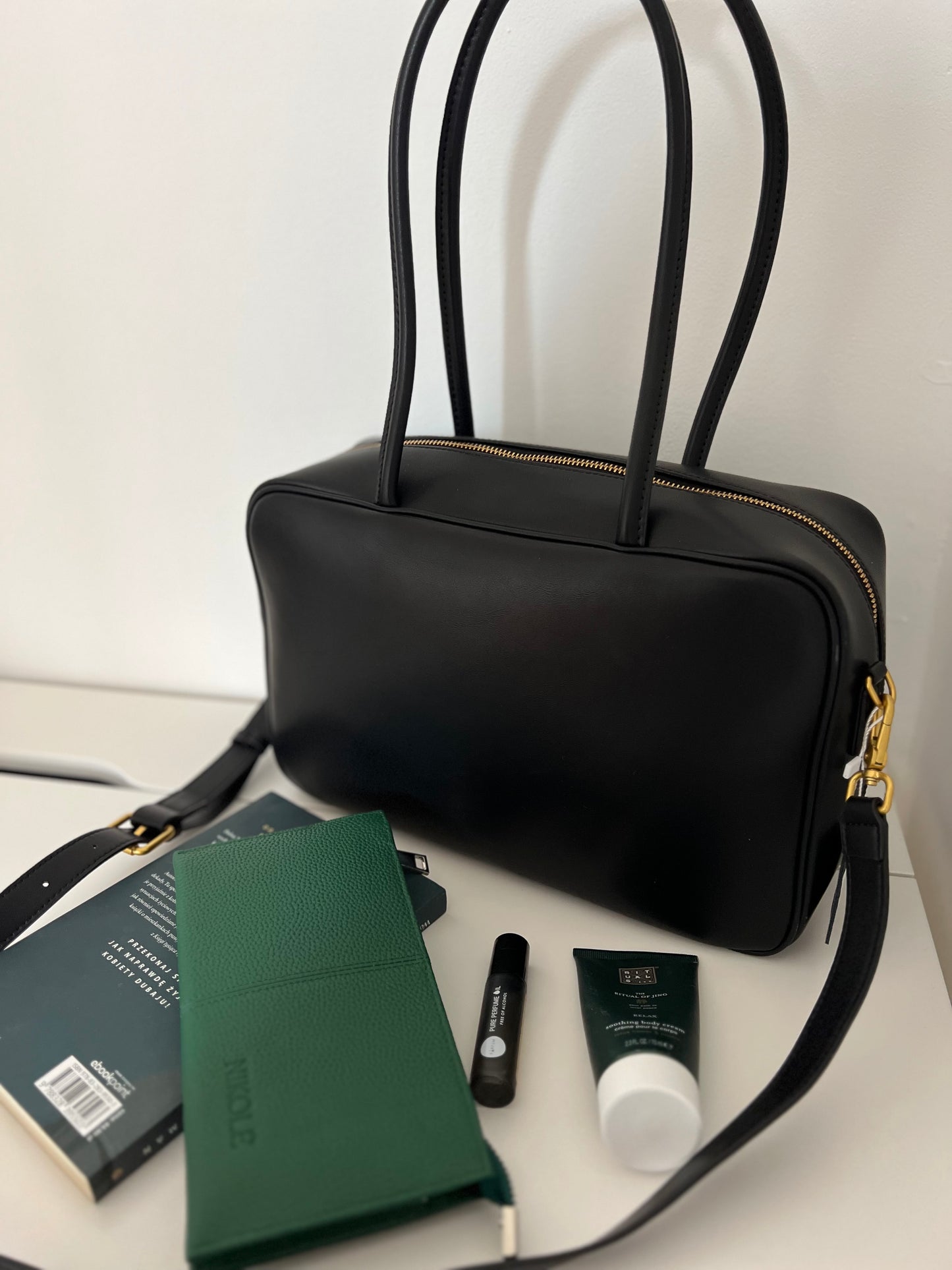 NIKOLÉ Leather Bag – Elegance in Black
