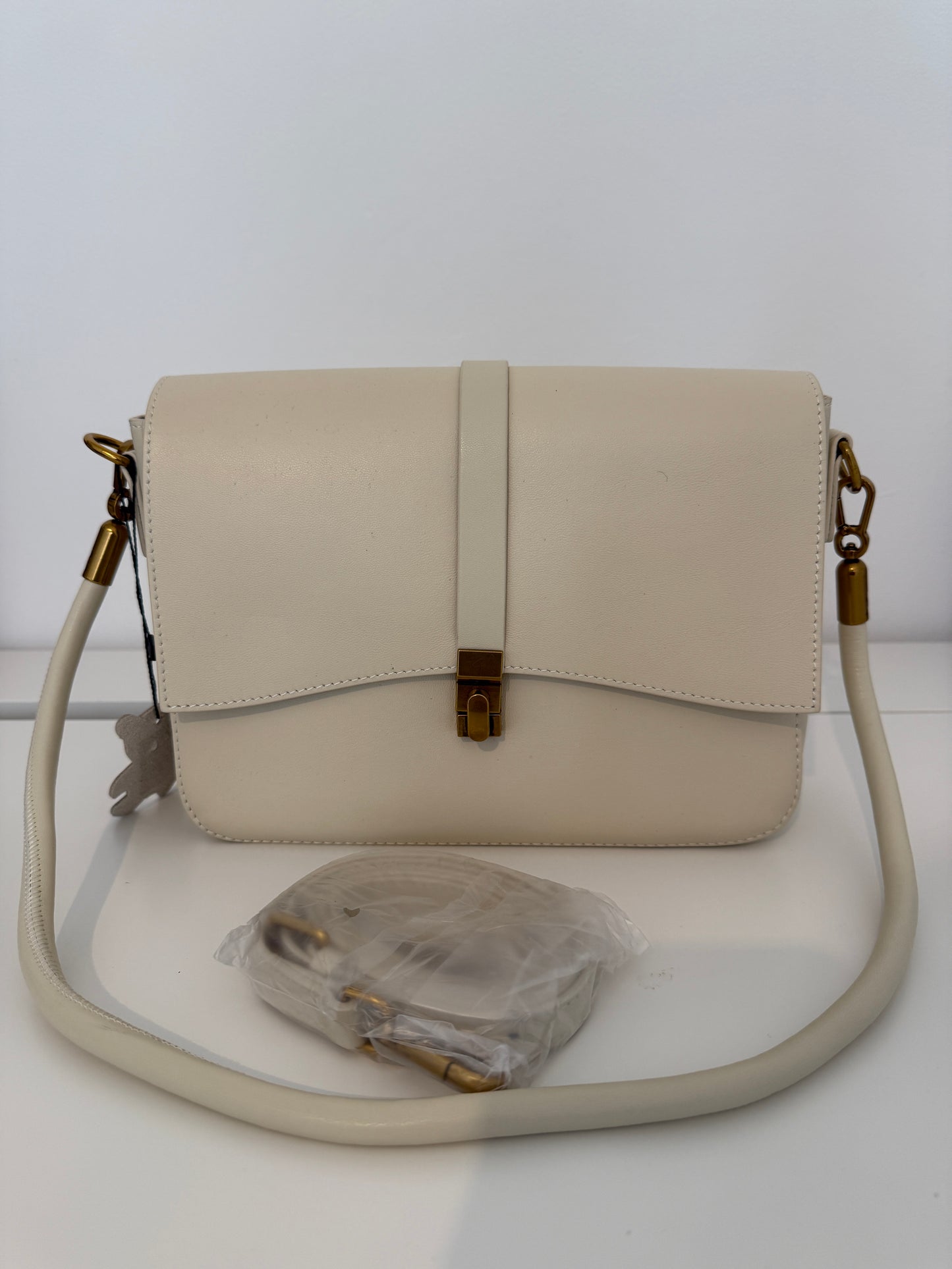 NIKOLÉ — Genuine Leather Ivory Bag