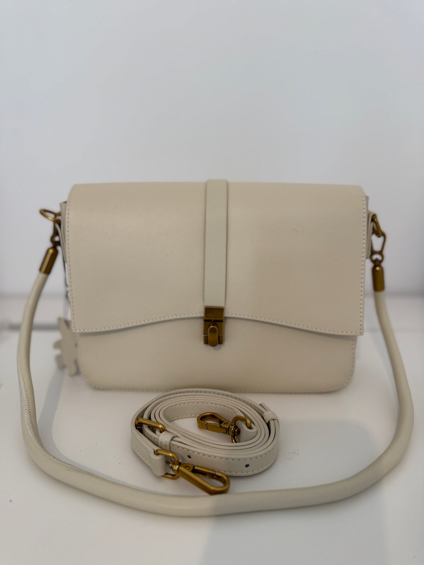 NIKOLÉ — Genuine Leather Ivory Bag