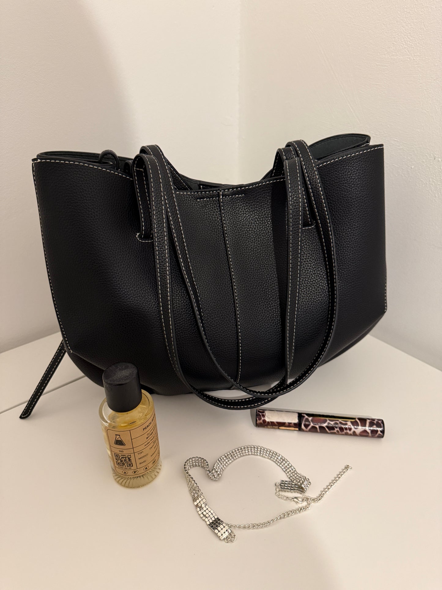 NIKOLÉ Leather Bag – The Classic in Black