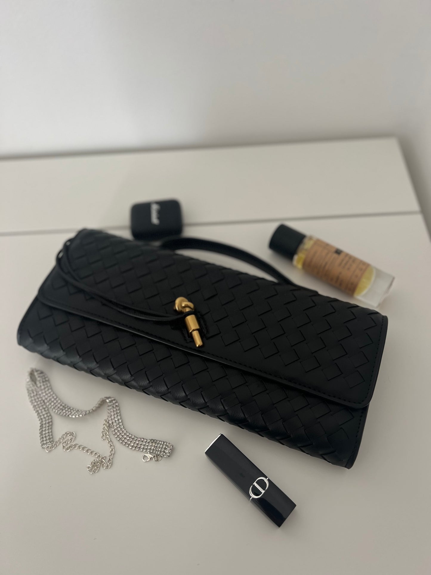 NIKOLÉ LINA — Torebka ze skóry naturalnej w kolorze czarnym