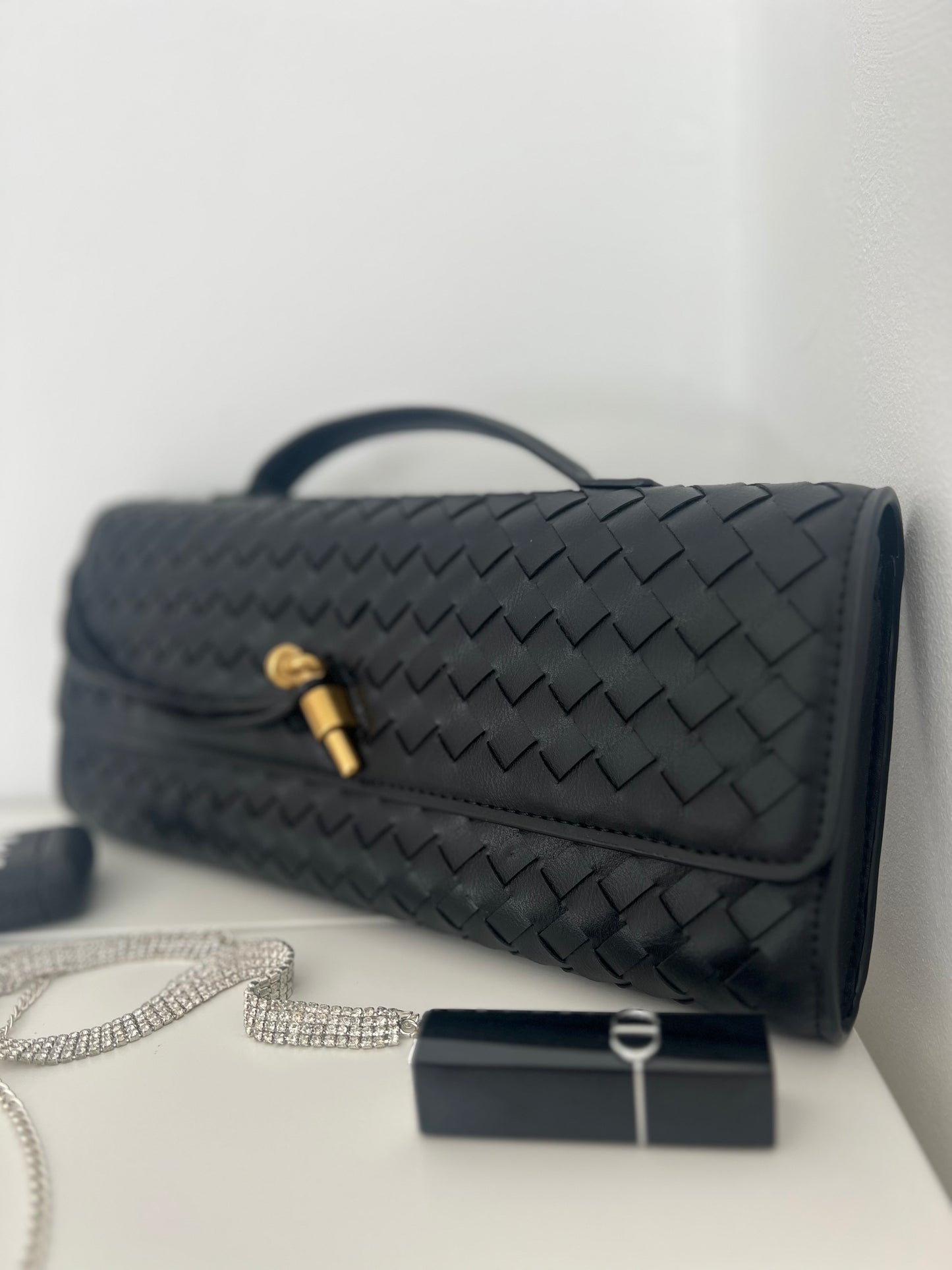 NIKOLÉ LINA — Torebka ze skóry naturalnej w kolorze czarnym