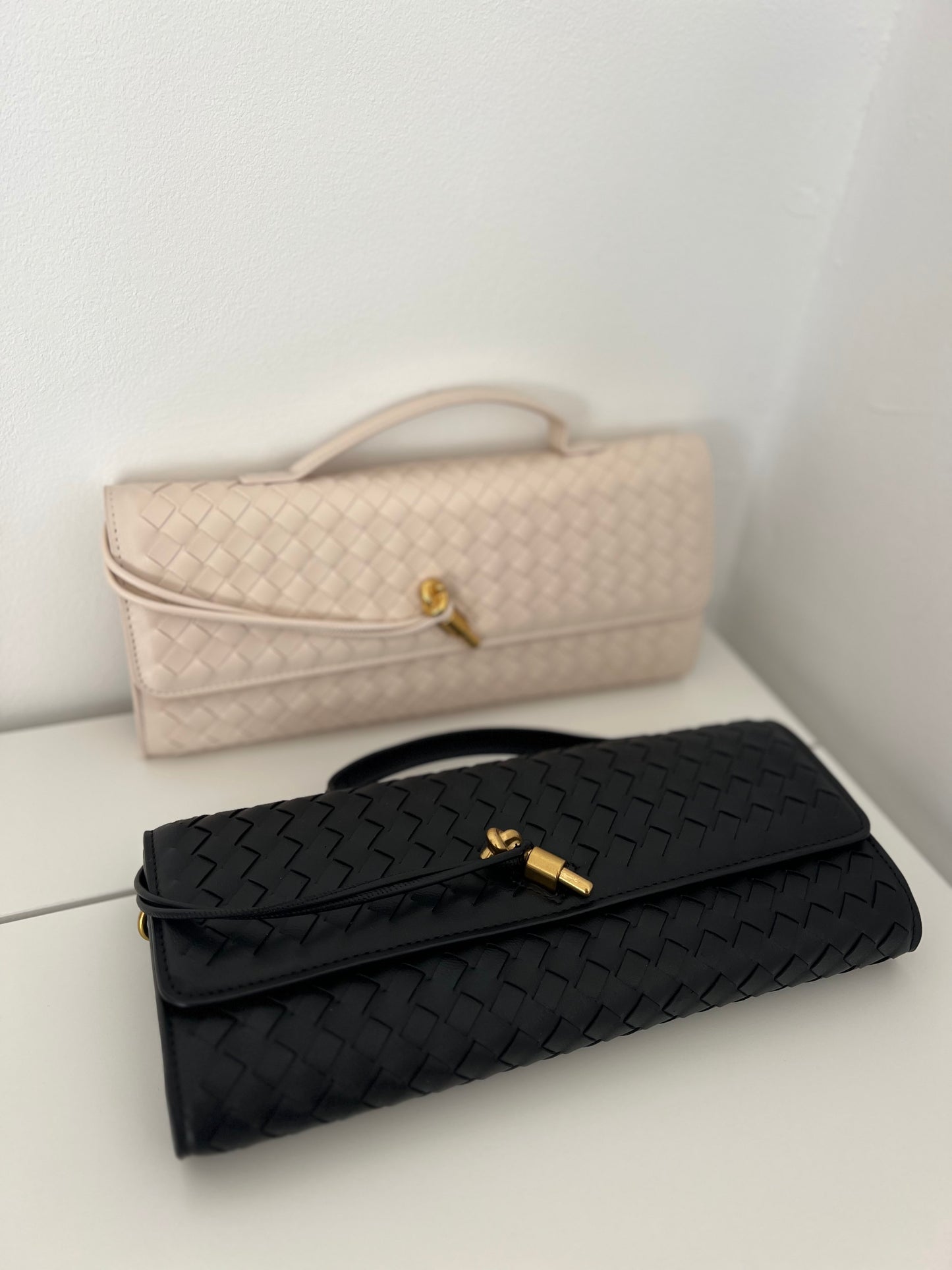 NIKOLÉ LINA — Ivory leather bag